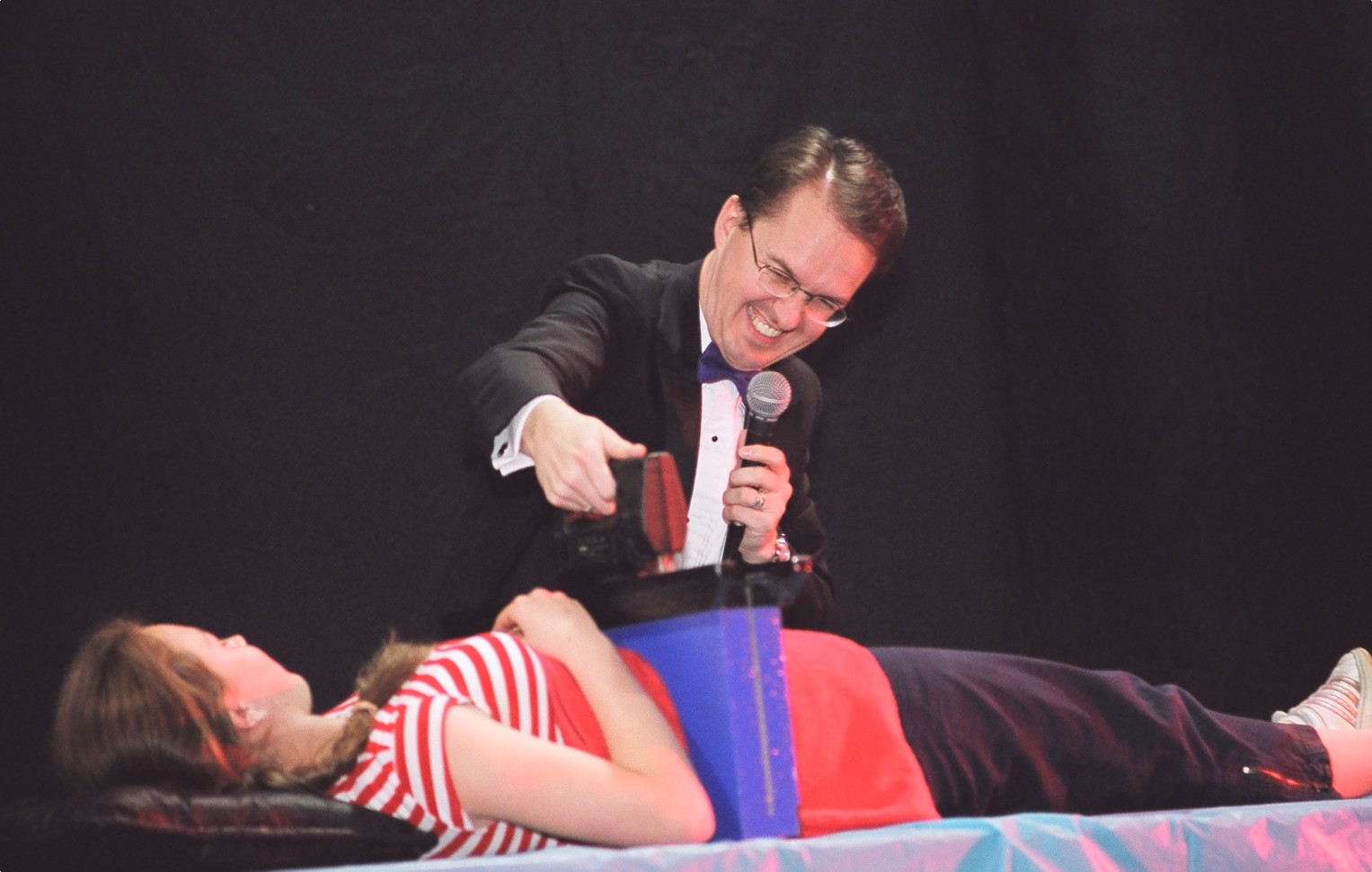 дэвид копперфильд иллюзия. иллюзионист раздел девушку. ее раньше распиливал фокусник 7. персиваль томас тибблс. ее раньше распиливал фокусник 7.